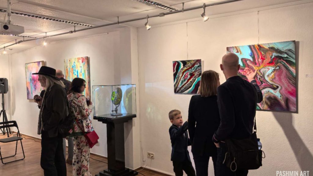 Instagram post from pashmin__art. This post is in position 8.