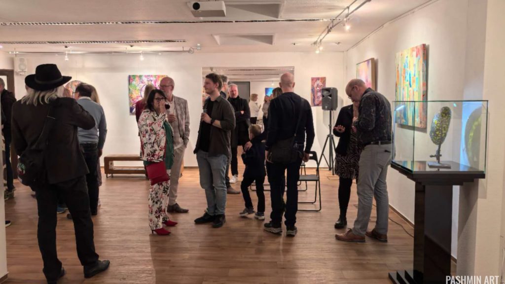 Instagram post from pashmin__art. This post is in position 6.